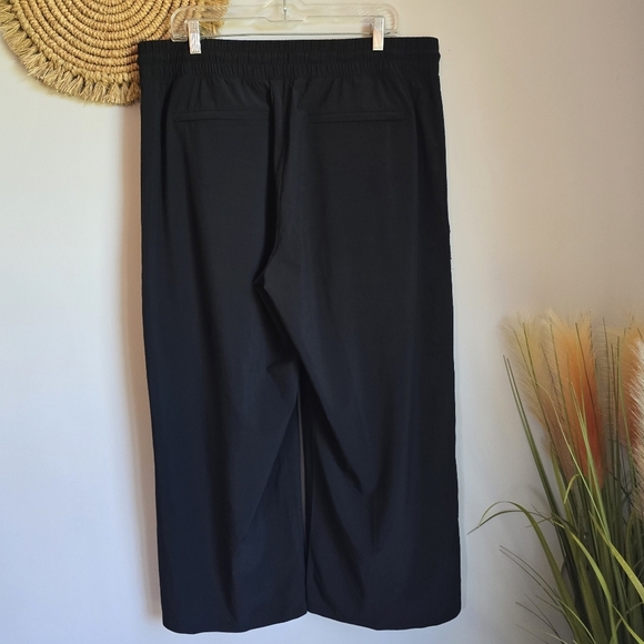 Athleta Avenue Black Wide Leg Crop Pull-on Active Travel Pants Womens Size 16 - Picture 9 of 14